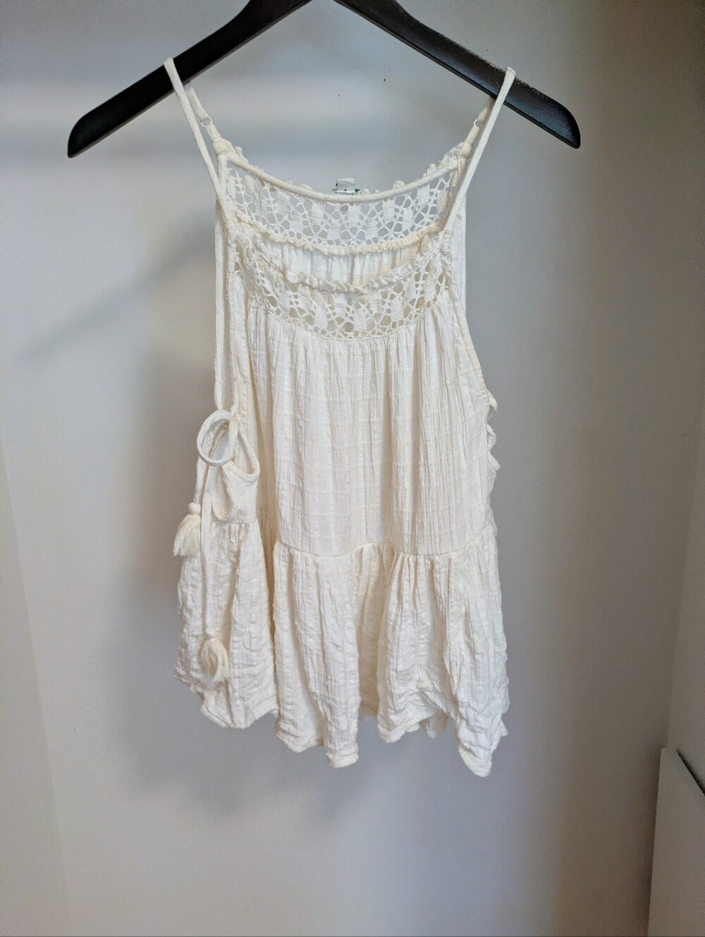 Aerie Cream crochet lace boho side tie tank top camisole size medium